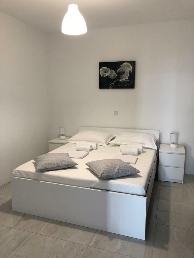 Nelany Apartment Zubovici Bagian luar foto