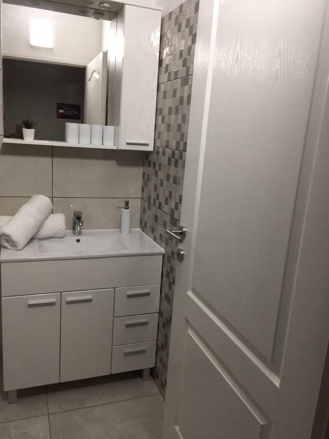 Nelany Apartment Zubovici Bagian luar foto